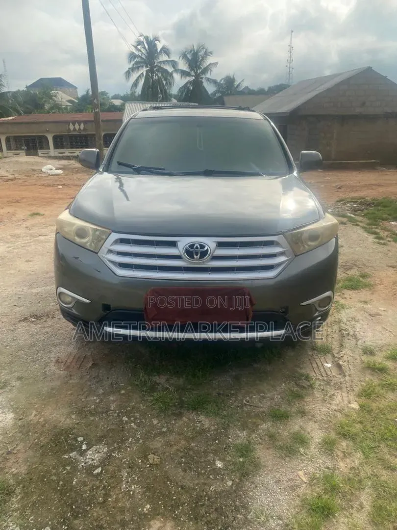 Toyota Highlander 2.7L 2WD 2013 Green