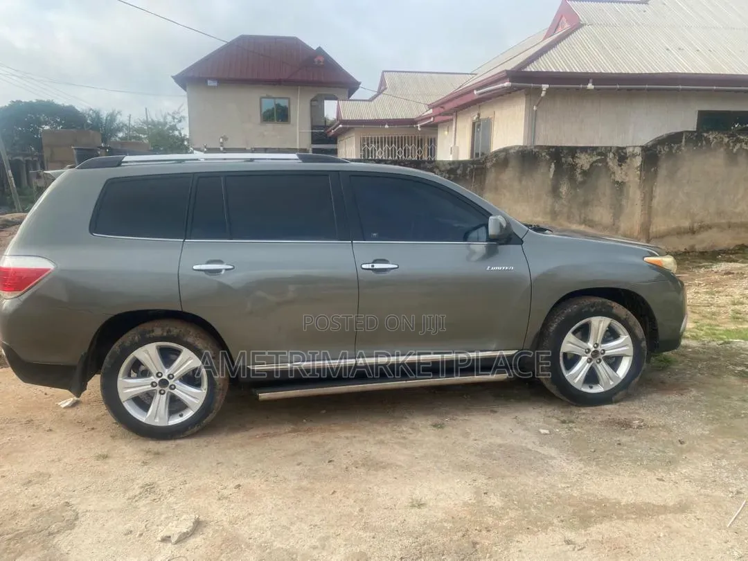 Toyota Highlander 2.7L 2WD 2013 Green