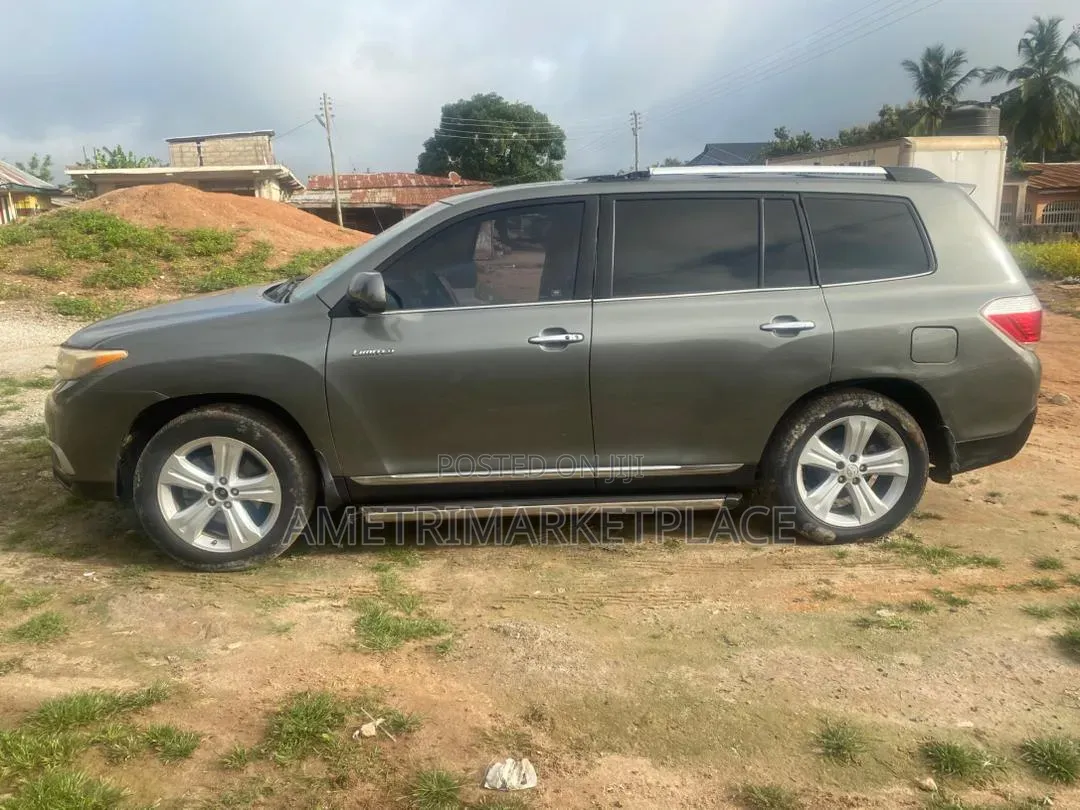 Toyota Highlander 2.7L 2WD 2013 Green