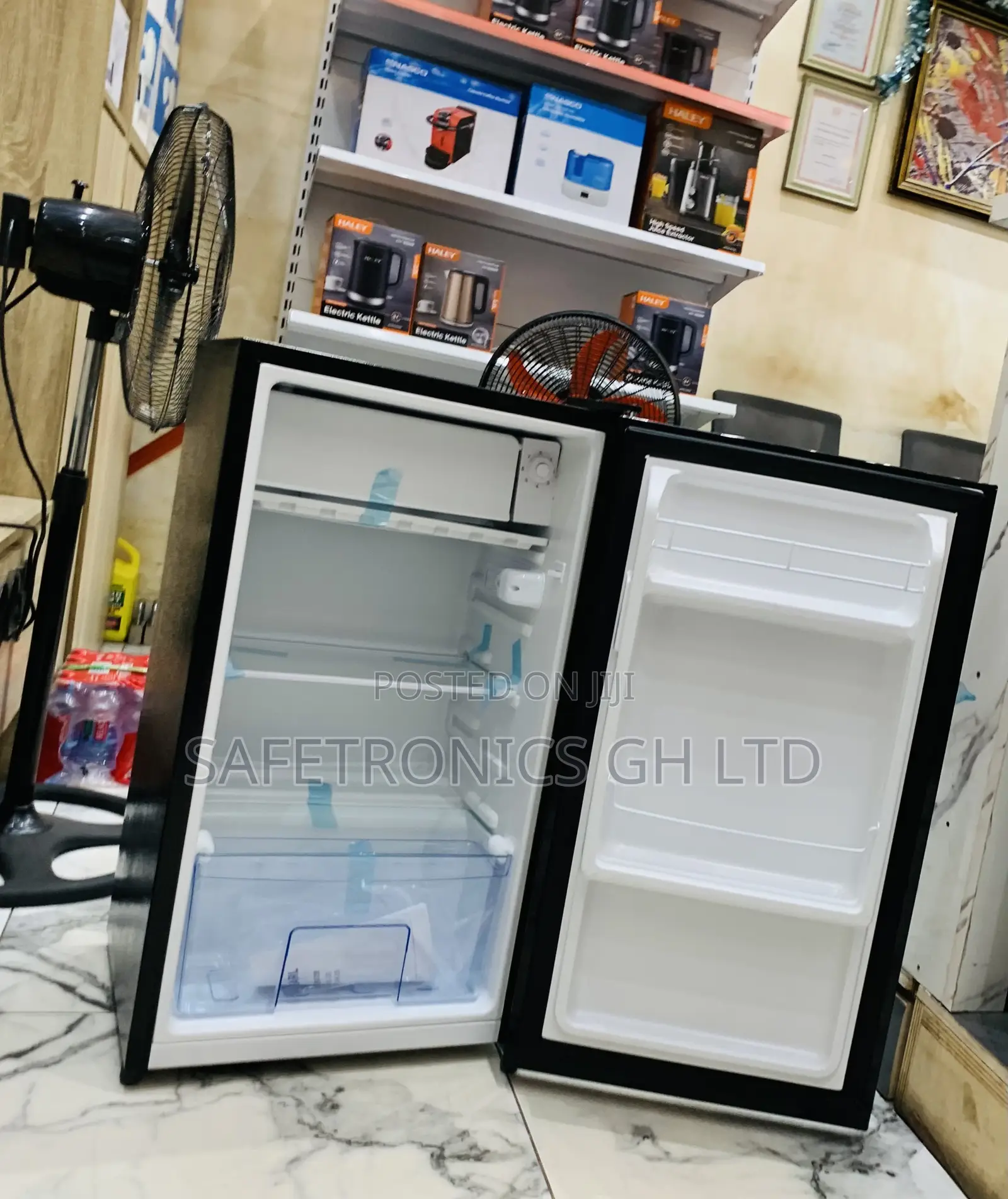 Secure Top Mount Black Pearl Refrigerator 86liters Pf109