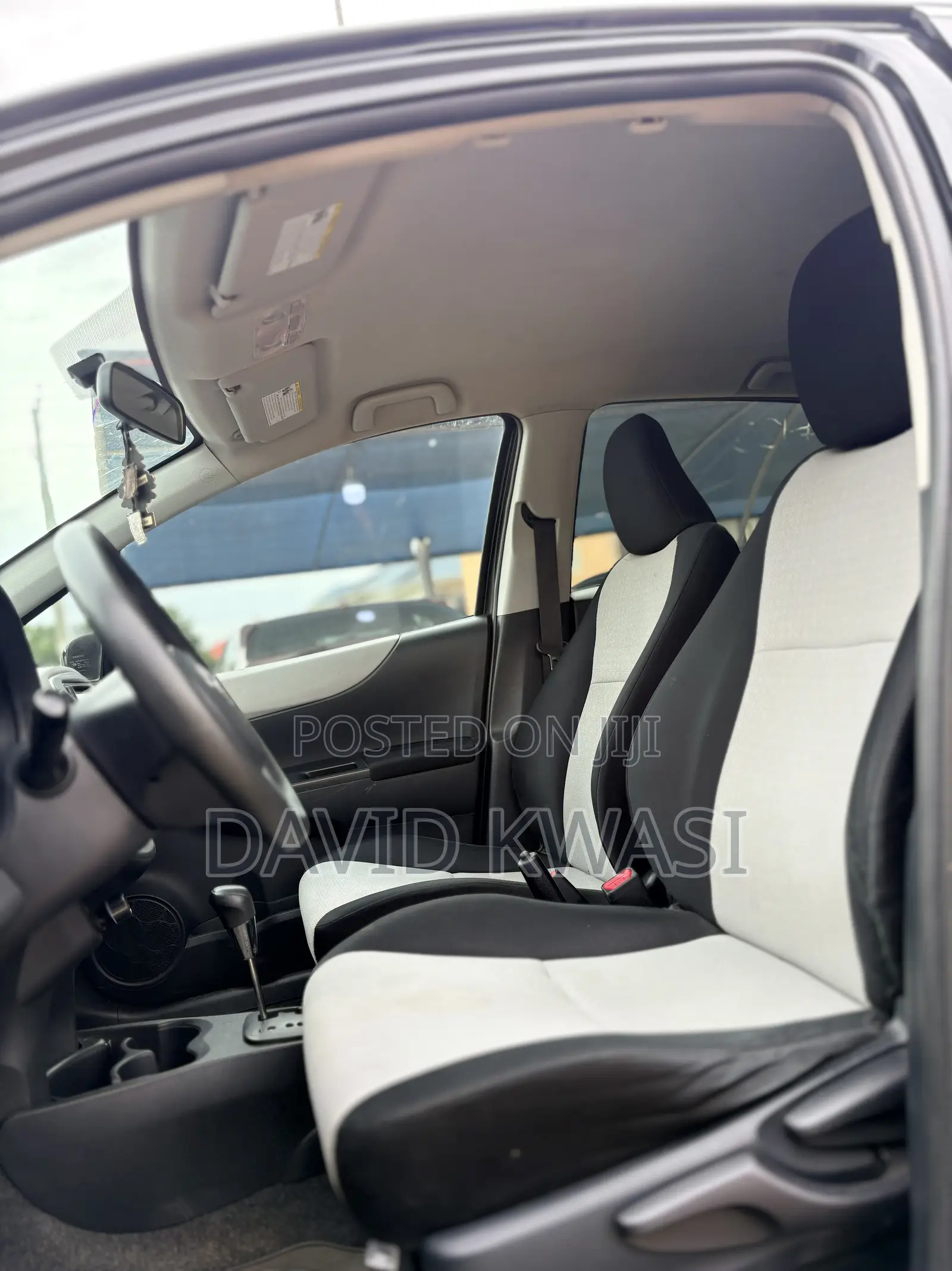 Toyota Yaris LE Hatchback 5dr 2012 Black
