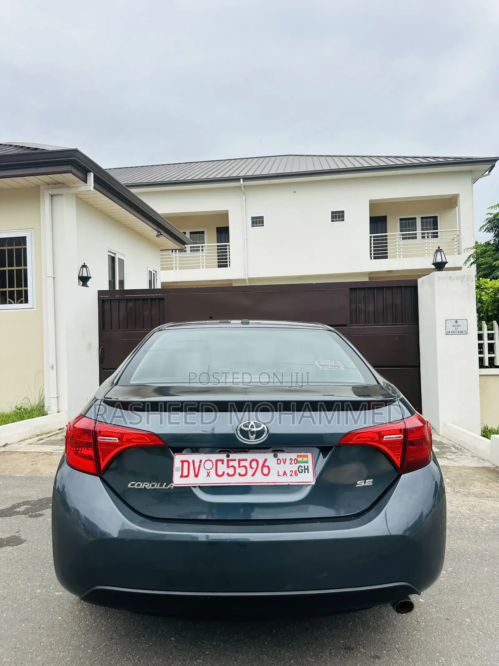 Toyota Corolla SE (1.8L 4cyl 6M) 2018 Gray