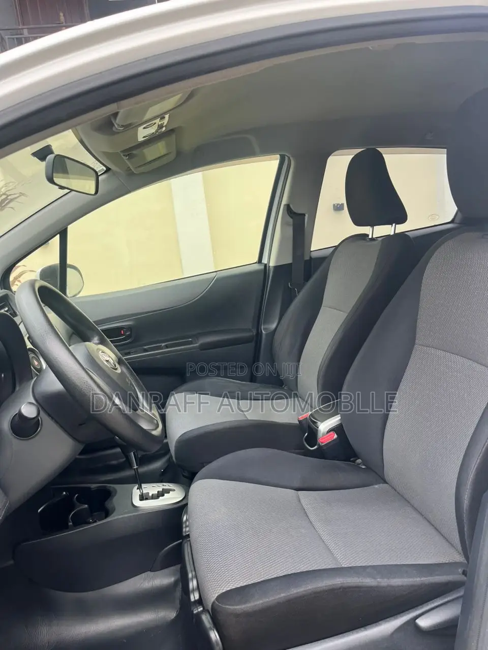 Toyota Vitz 1.3 AWD 3dr 2013 White