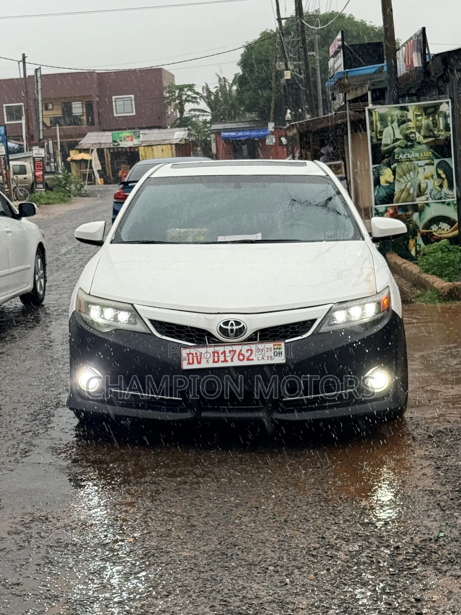 Toyota Camry SE 4dr Sedan (2.5L 4cyl 6A) 2013 White