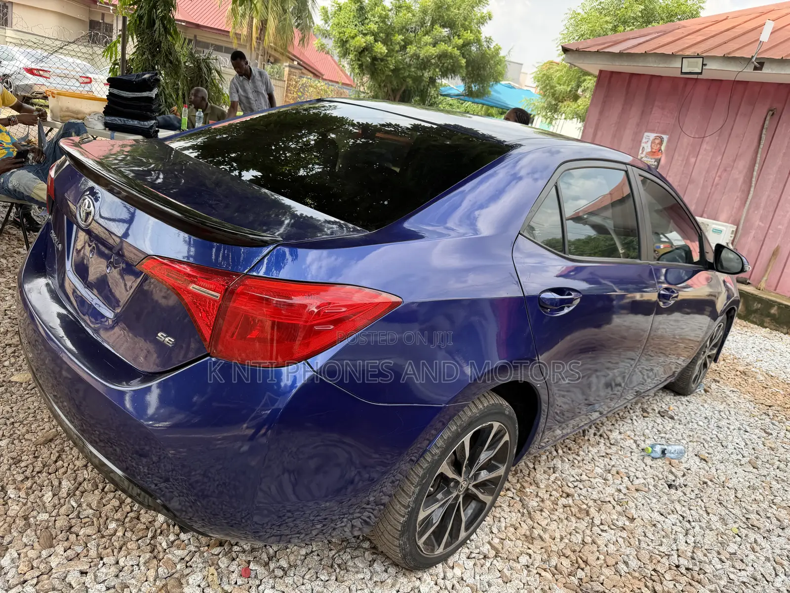 Toyota Corolla LE (1.8L 4cyl 2A) 2018 Blue