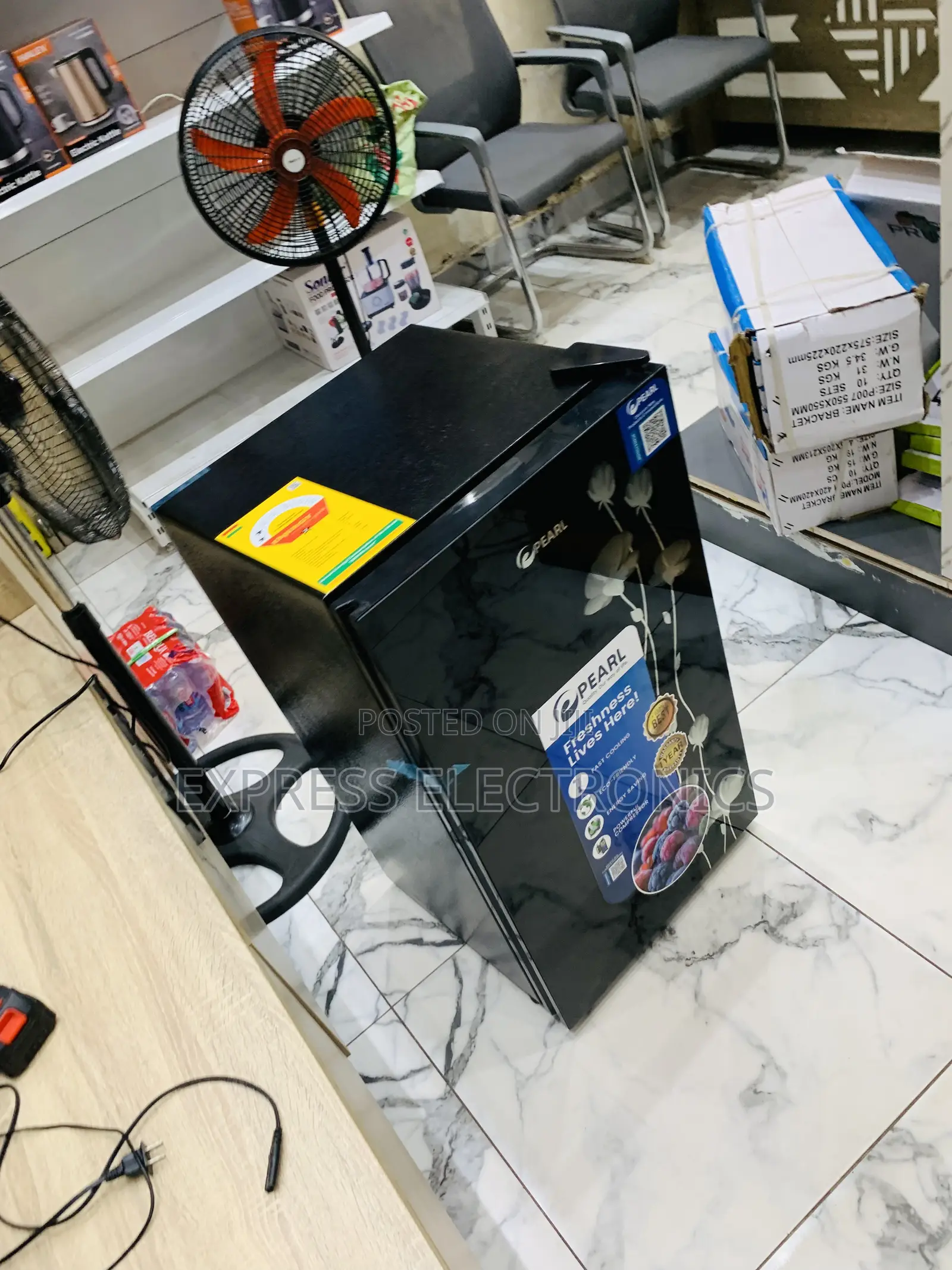 Spectacular Performance Black 80l Single Door Fridge Pearl