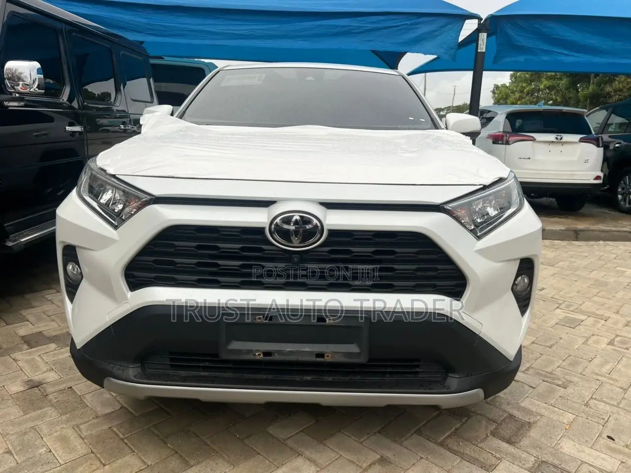 Toyota RAV4 XLE FWD 2023 White