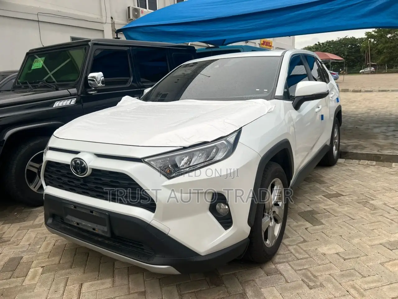Toyota RAV4 XLE FWD 2023 White