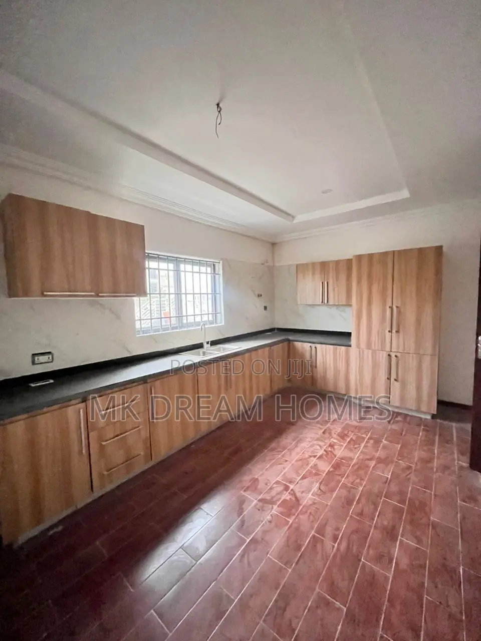 5bdrm House in Lake Side Estate for rent