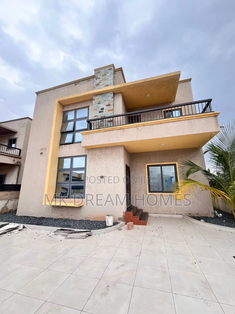 5bdrm House in Lake Side Estate for rent