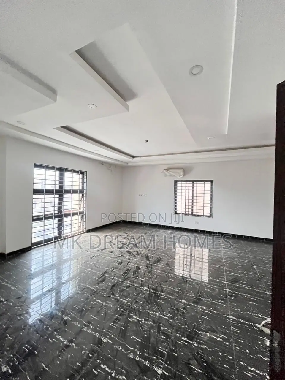 5bdrm House in Lake Side Estate for rent
