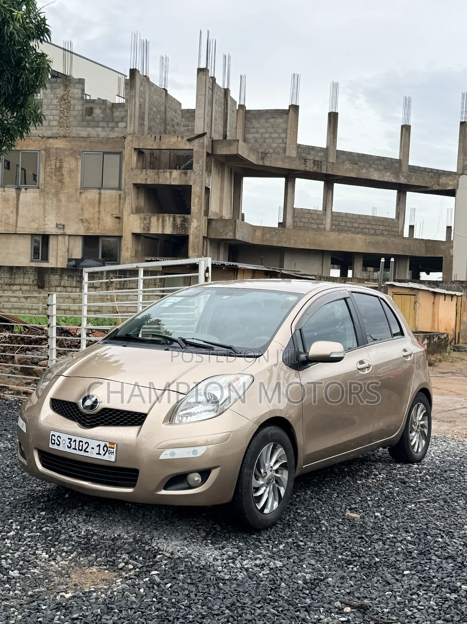 Toyota Vitz 2010 Gray