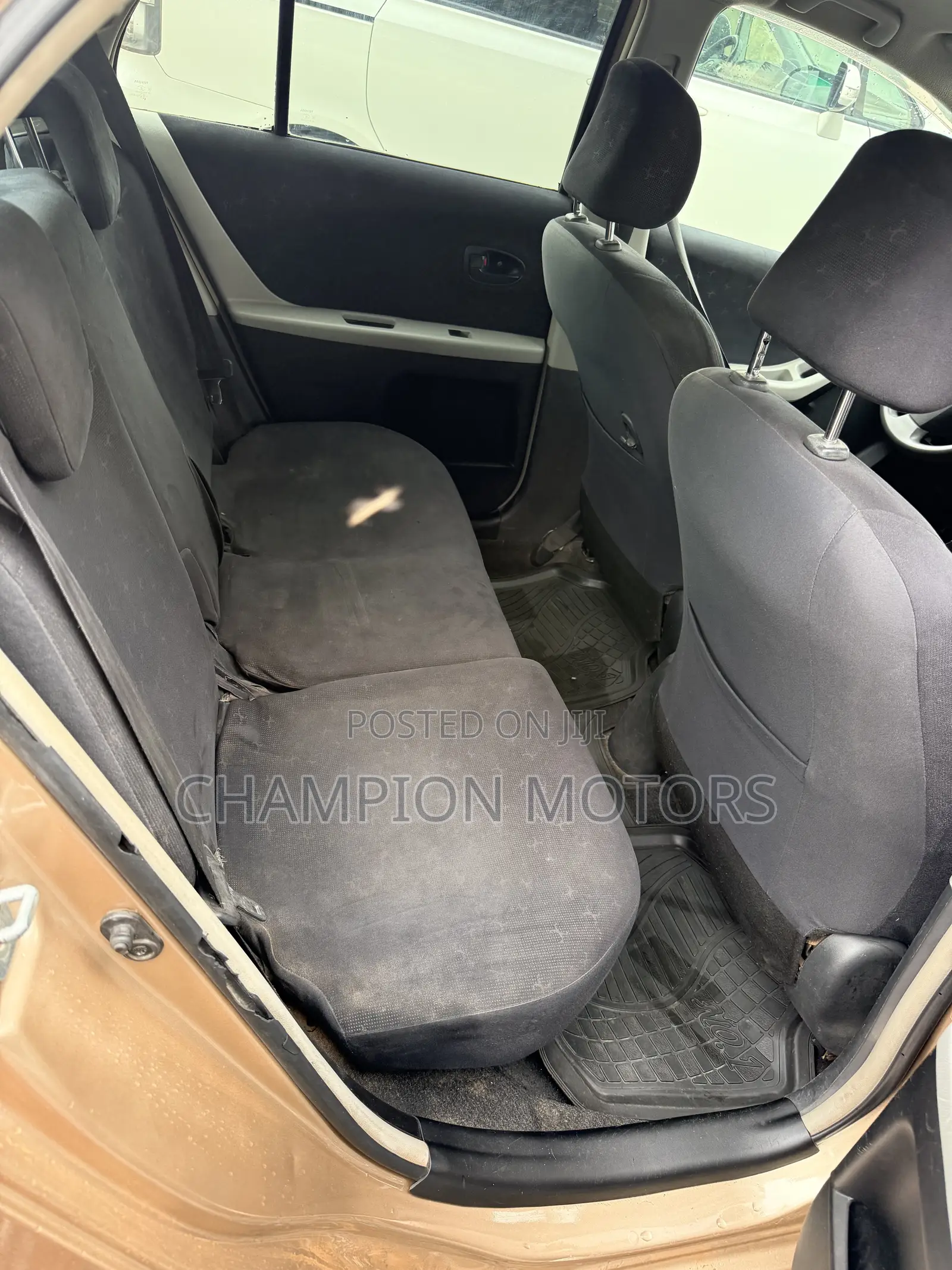 Toyota Vitz 2010 Gray