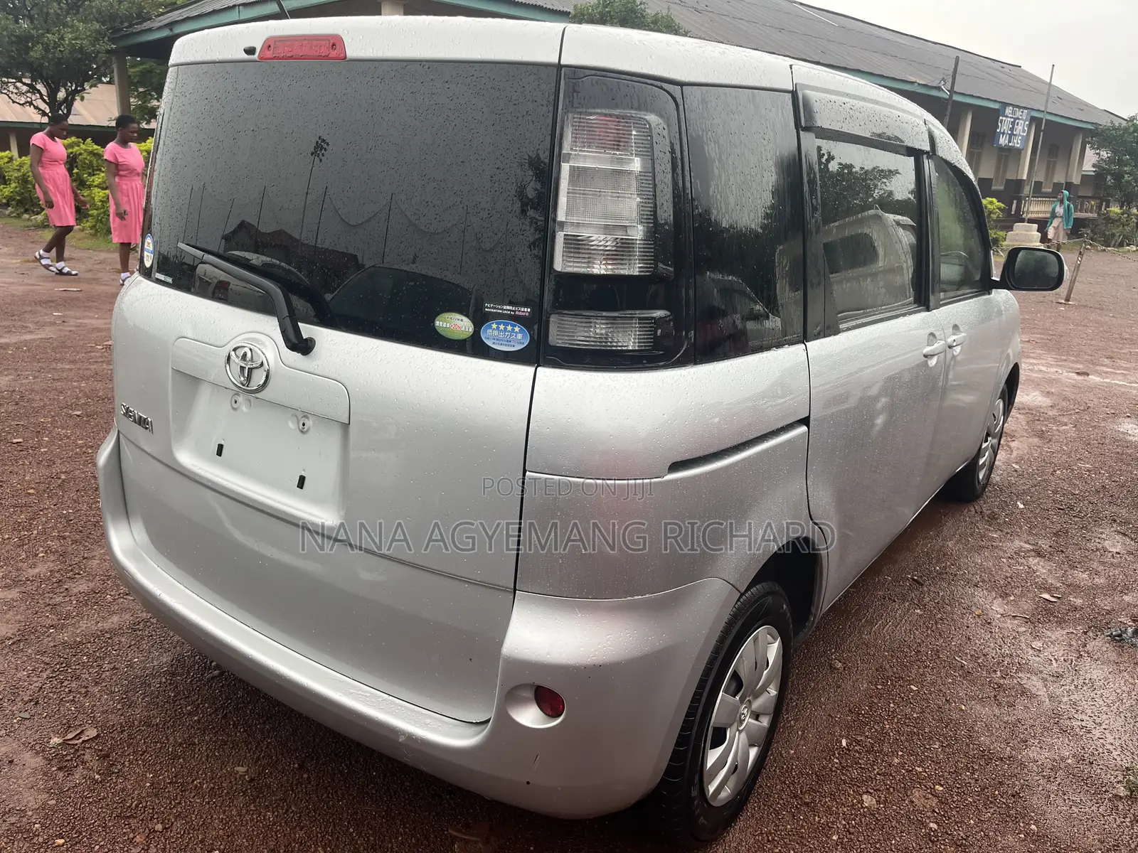 Toyota Sienta 1.5 FWD 2013 Silver