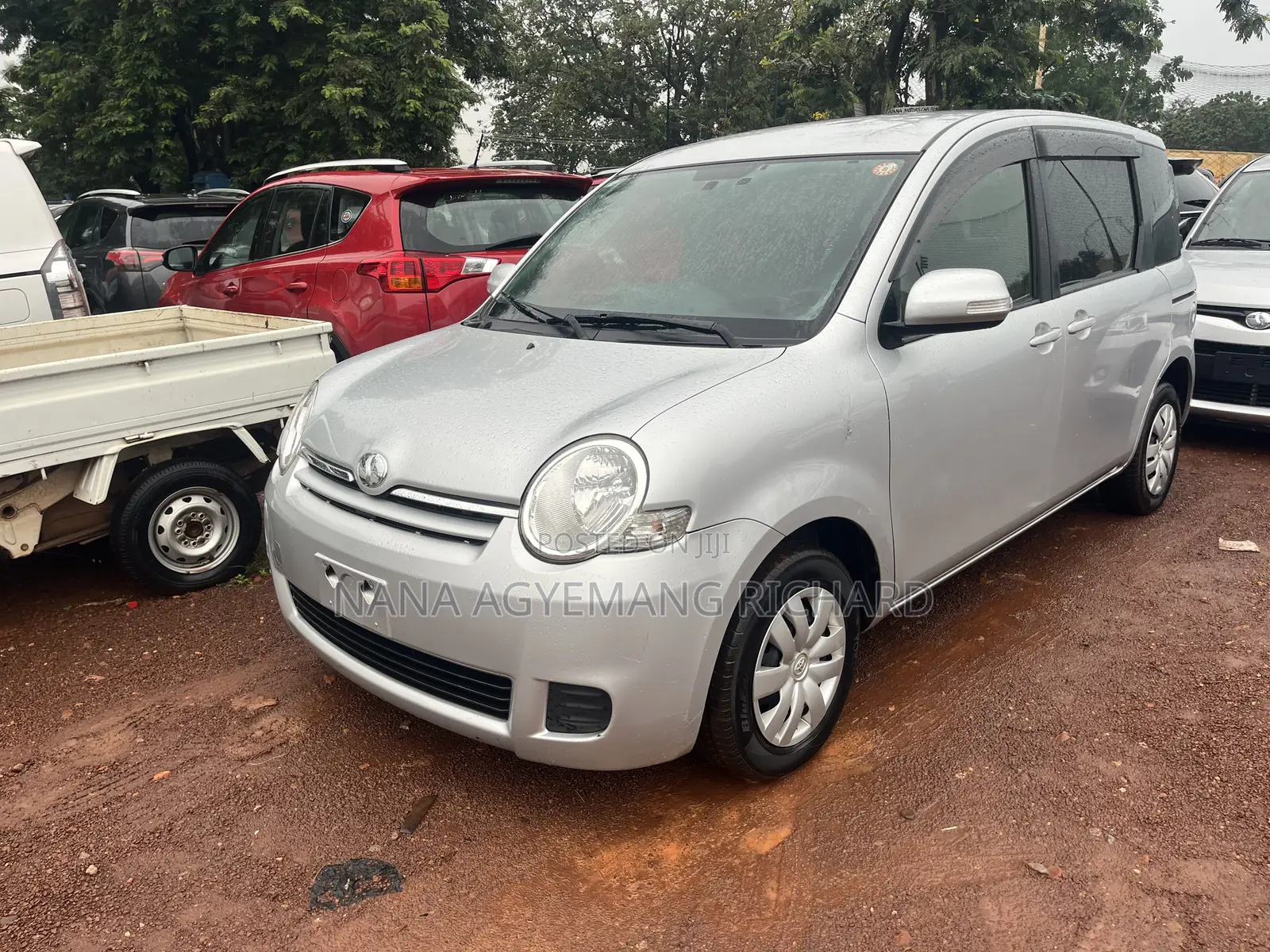 Toyota Sienta 1.5 FWD 2013 Silver