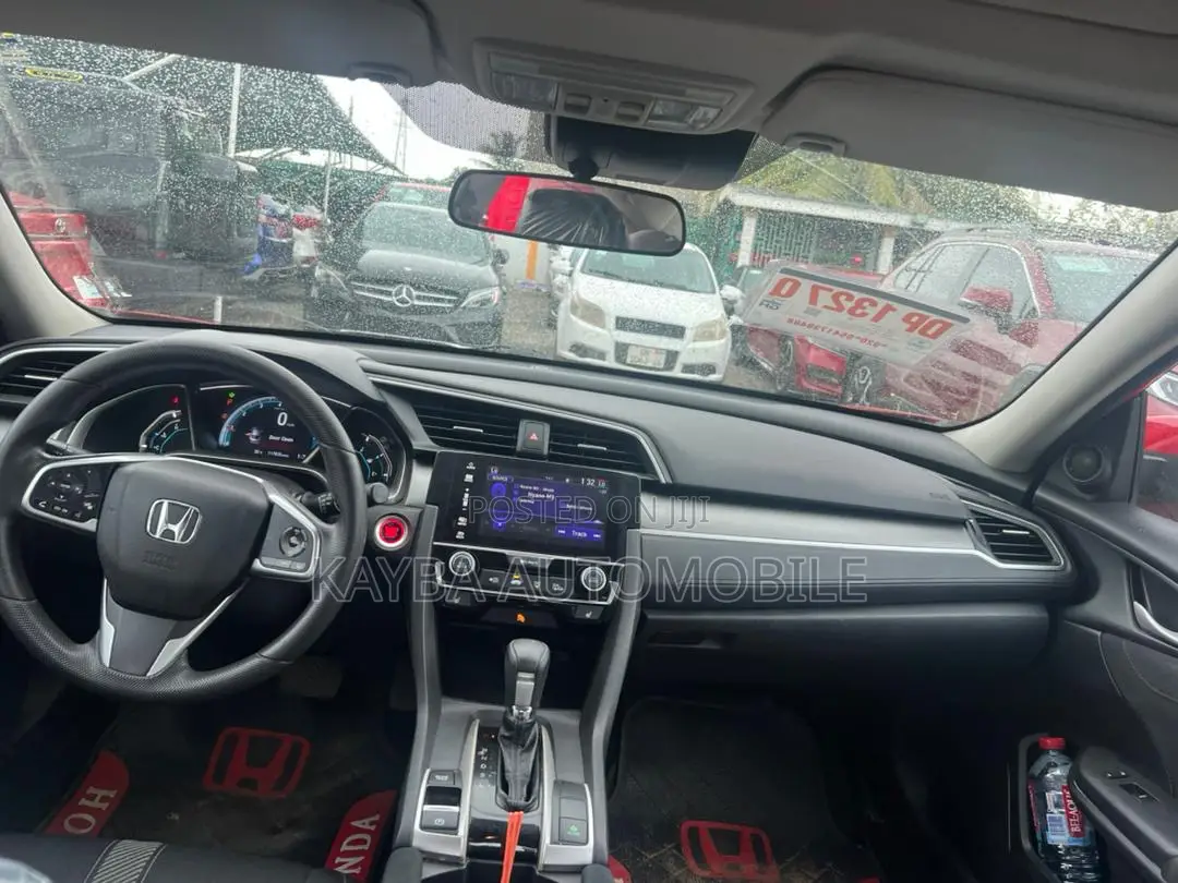 Honda Civic 2018 Red