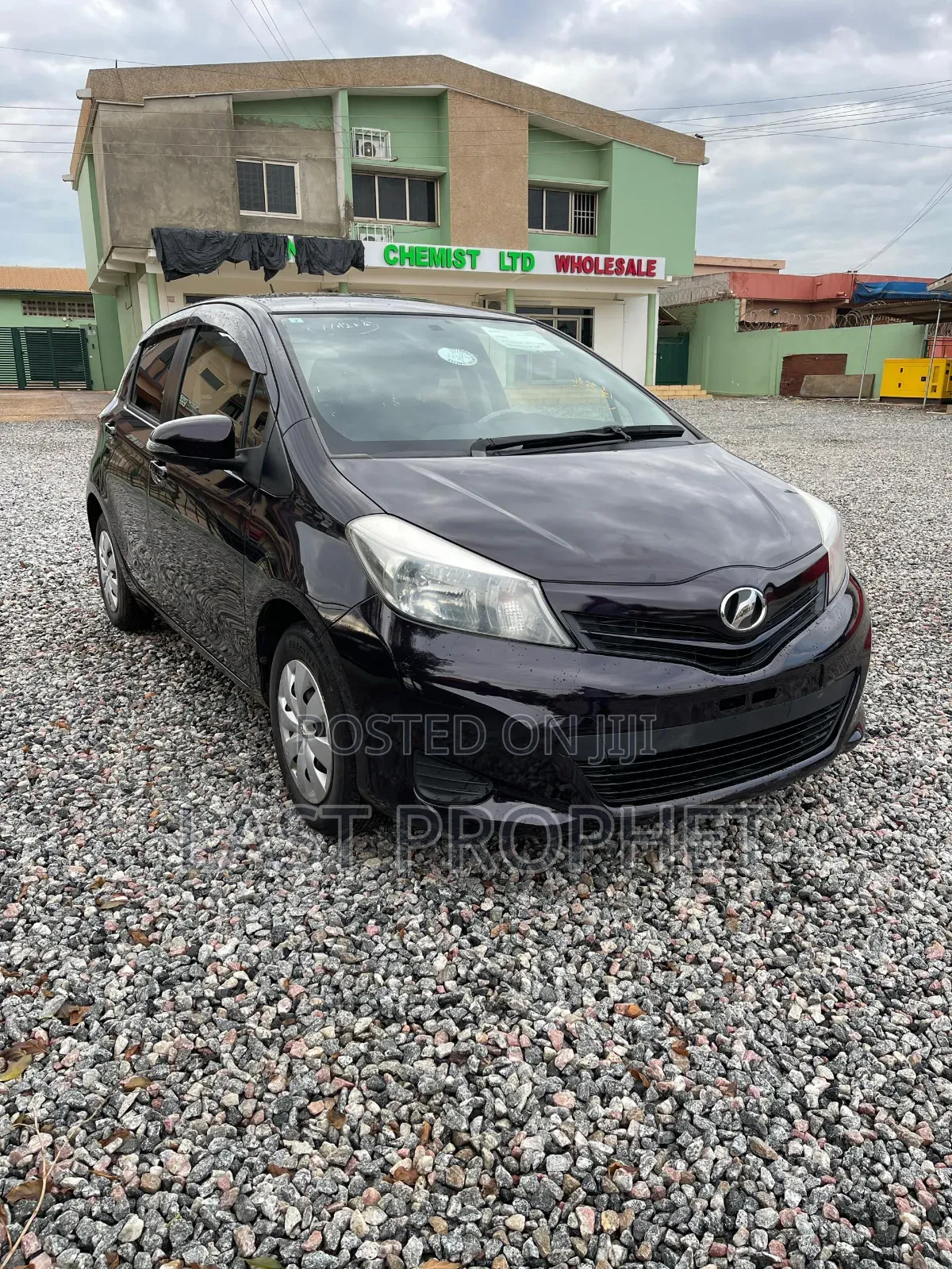 Toyota Vitz 1.3 FWD 5dr 2013 Burgundy