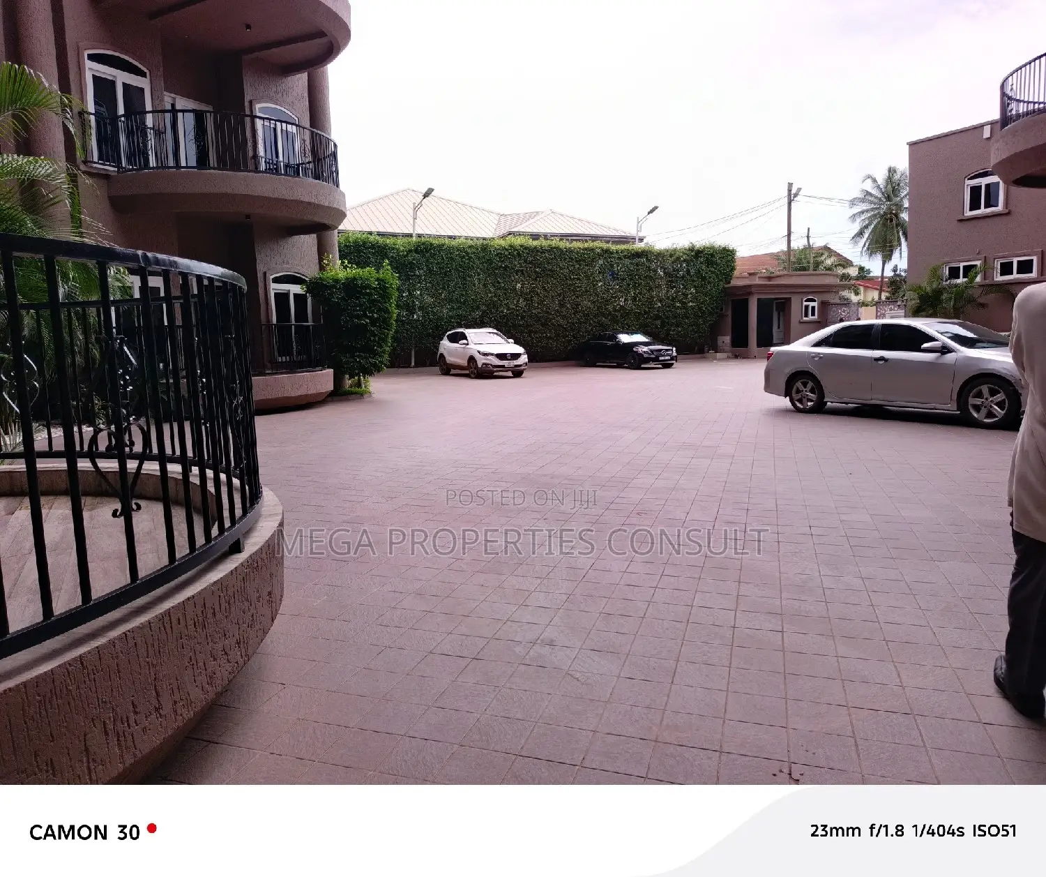 Furnished 2bdrm Apartment in Boundary Road Area for rent