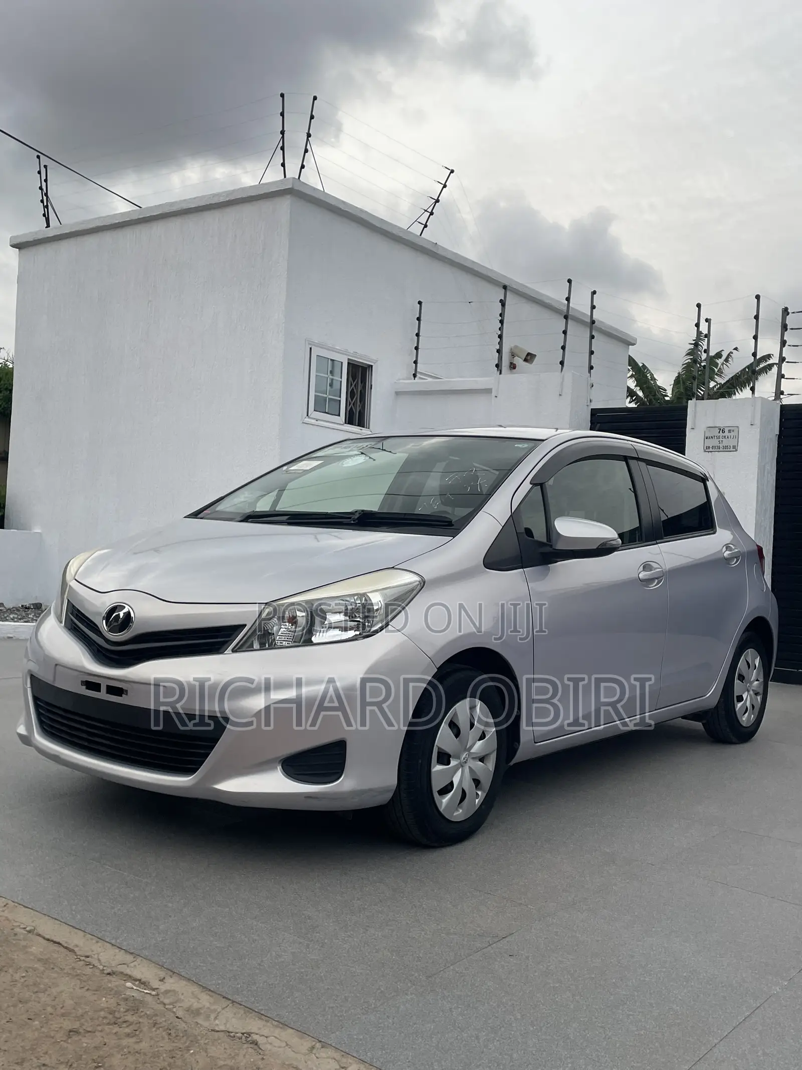 Toyota Vitz 1.3 AWD 5dr 2012 Silver