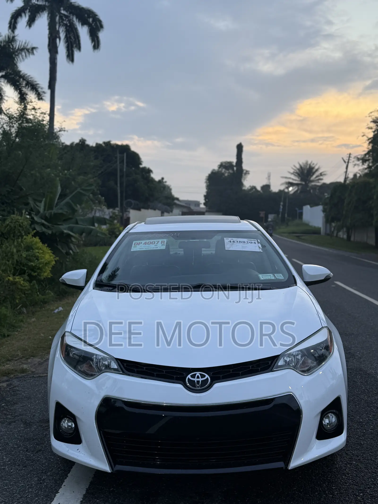 Toyota Corolla S w/Special Edition Pkg (1.8L 4cyl CVT) 2016 White