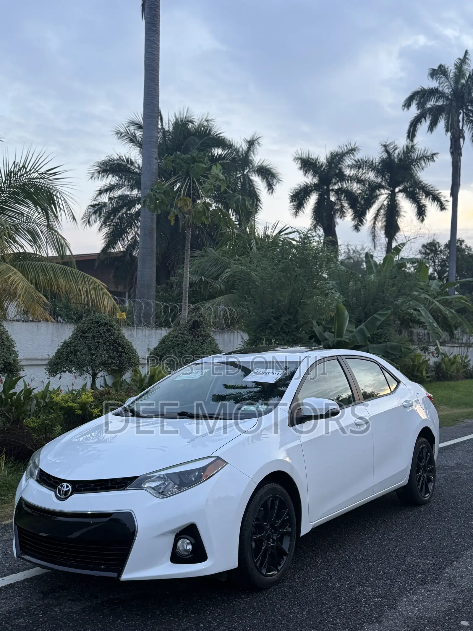 Toyota Corolla S w/Special Edition Pkg (1.8L 4cyl CVT) 2016 White