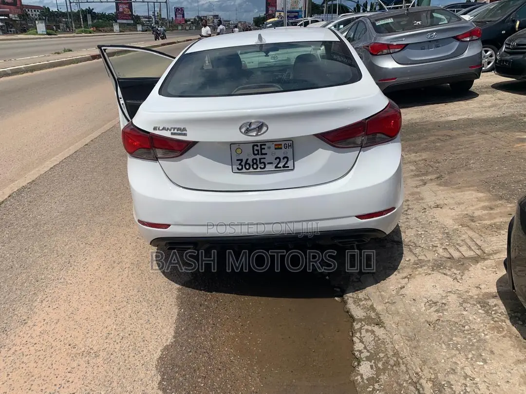 Hyundai Elantra SE Sedan FWD (1.8L 4cyl 6M) 2016 White