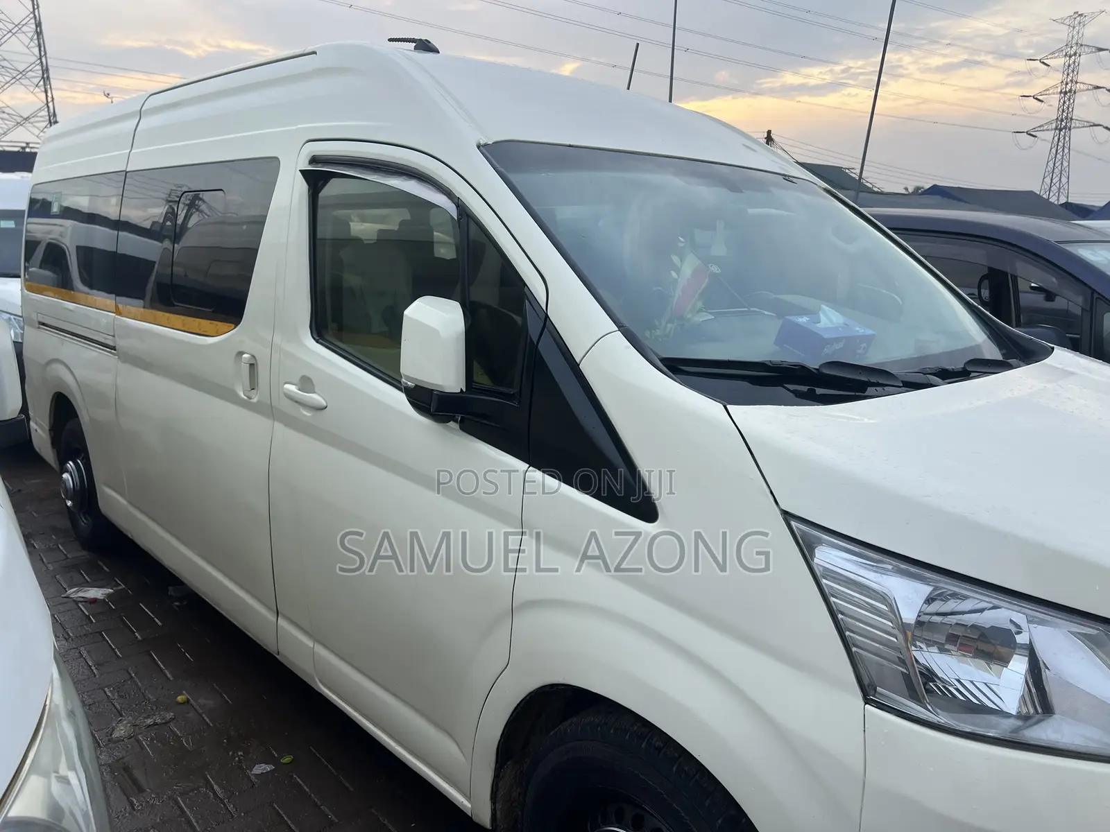 Toyota HiAce 2021 White