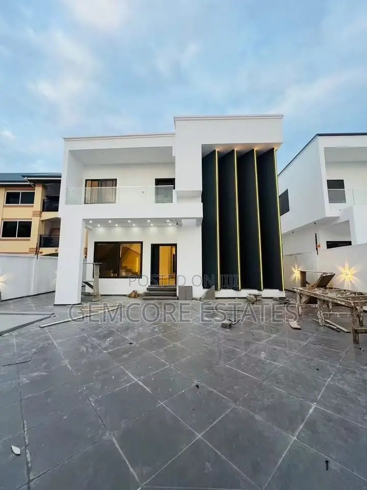 4bdrm House in School Junction, East Legon for sale