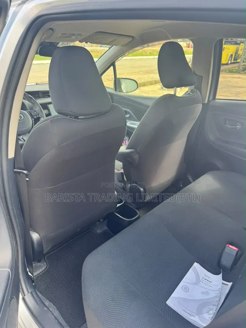 Toyota Vitz 1.3 FWD 5dr 2017 Silver