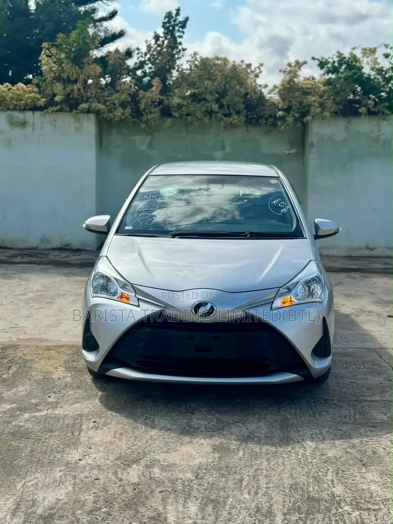 Toyota Vitz 1.3 FWD 5dr 2017 Silver
