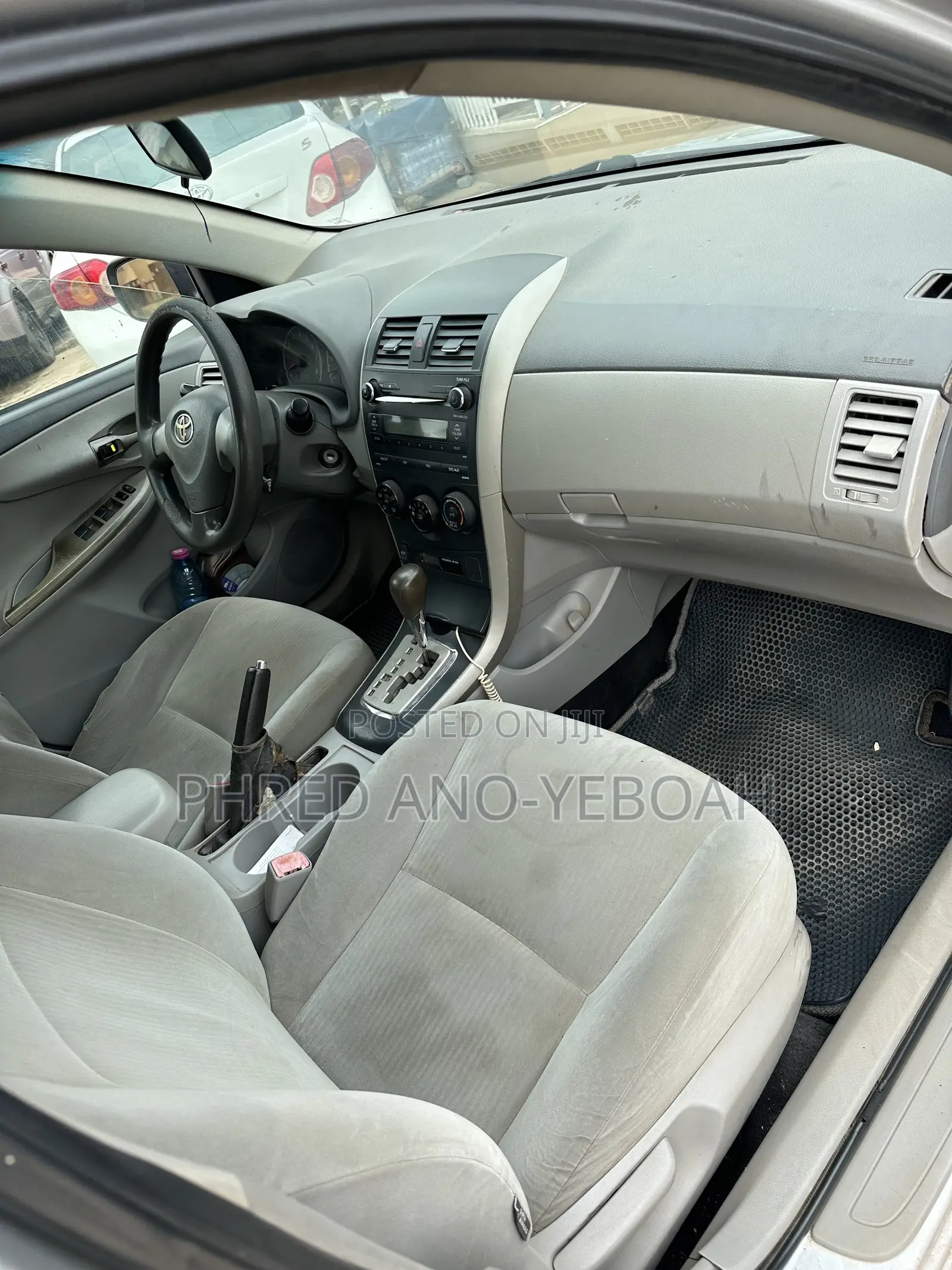 Toyota Corolla LE 4dr Sedan (1.8L 4cyl 4A) 2010 Silver