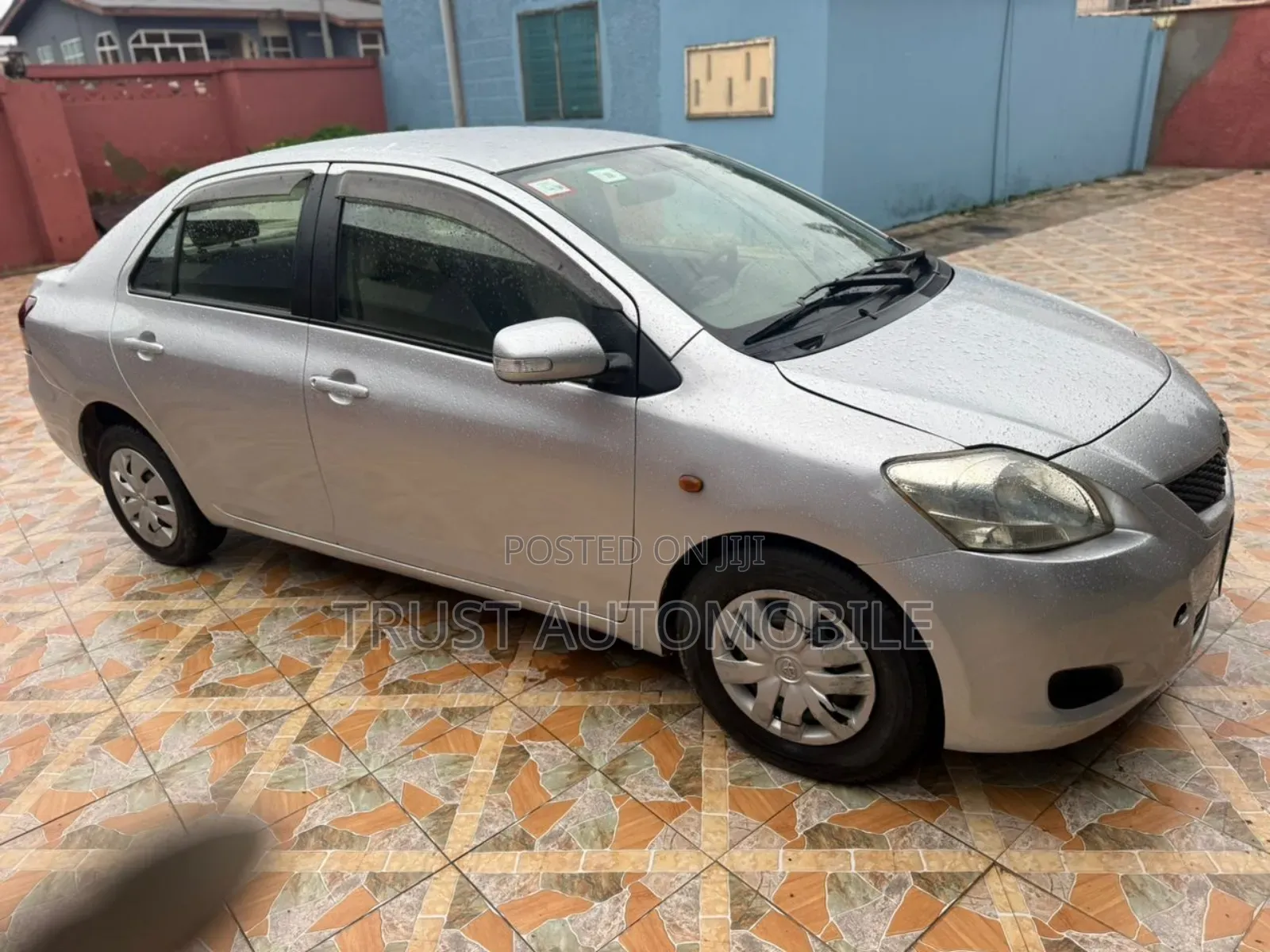 Toyota Belta 2010 Silver