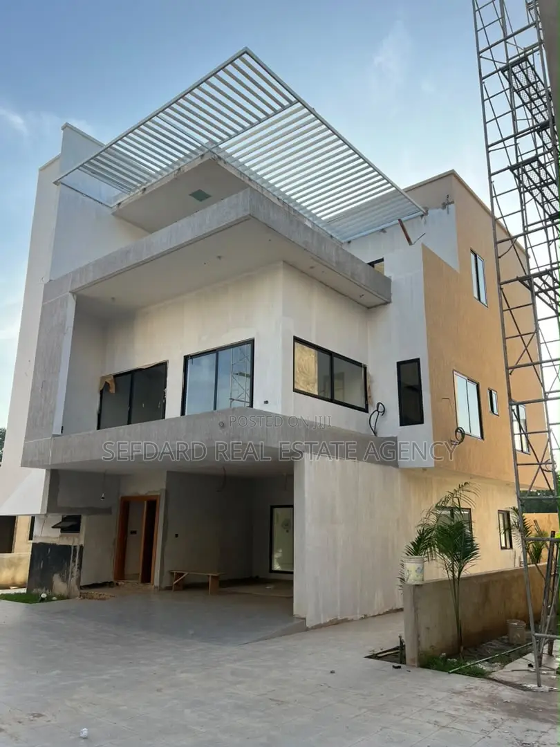 4bdrm Townhouse/Terrace in Sefdard Properties, Cantonments for sale