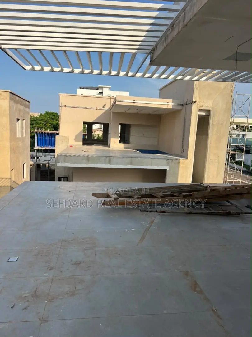 4bdrm Townhouse/Terrace in Sefdard Properties, Cantonments for sale