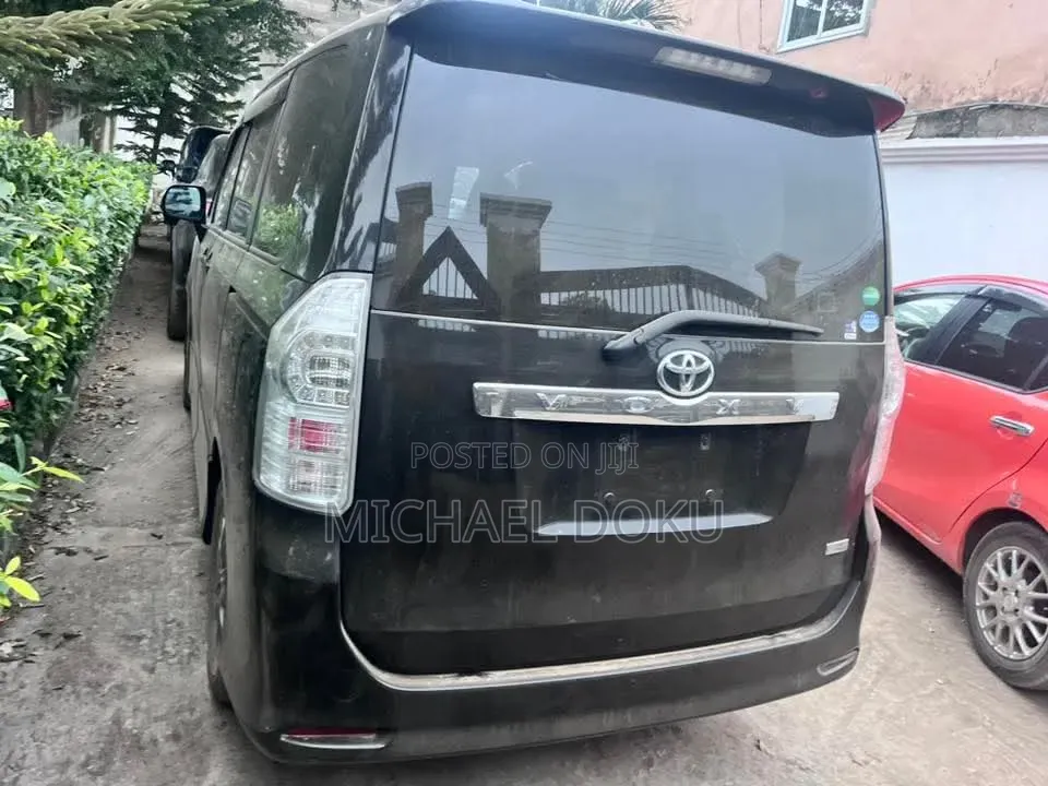 Toyota Voxy 2012 Black