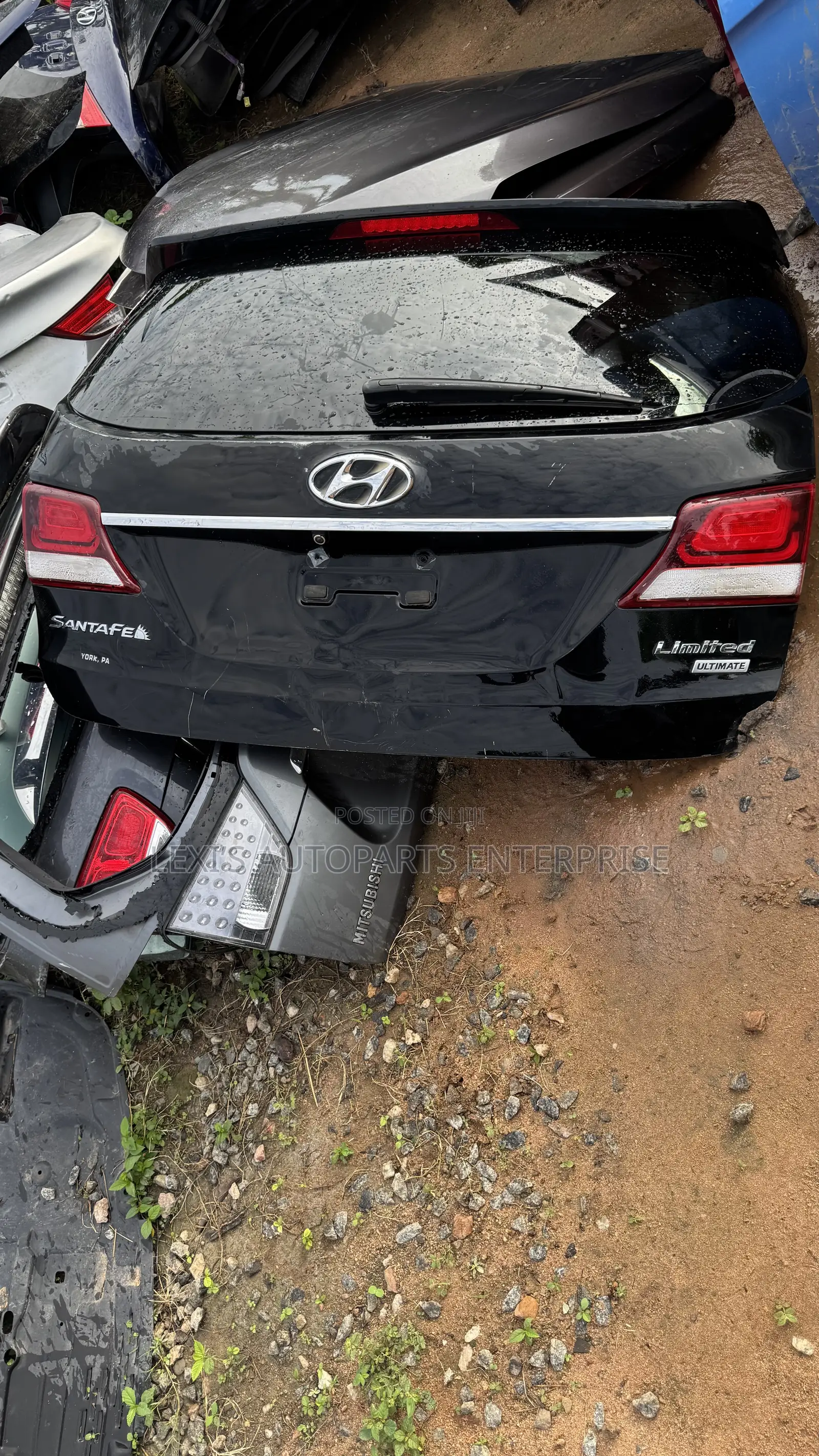 Hyundai Santa Fe 2013,2014,2015,2016,2017 Tailgate/ Boots Available