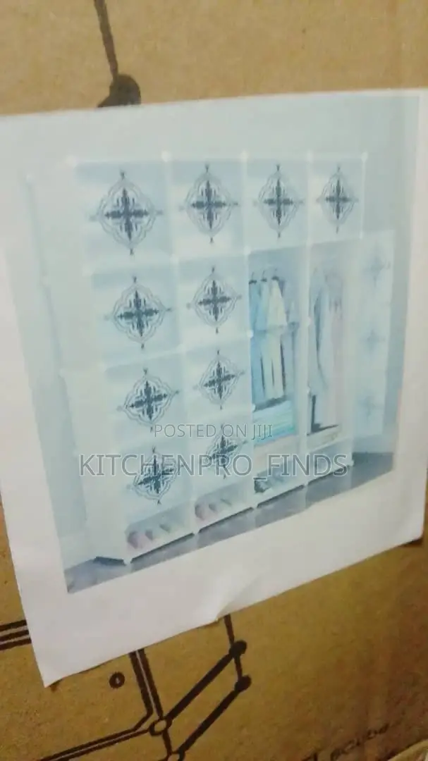 16 Cubes Plastic Wardrobe