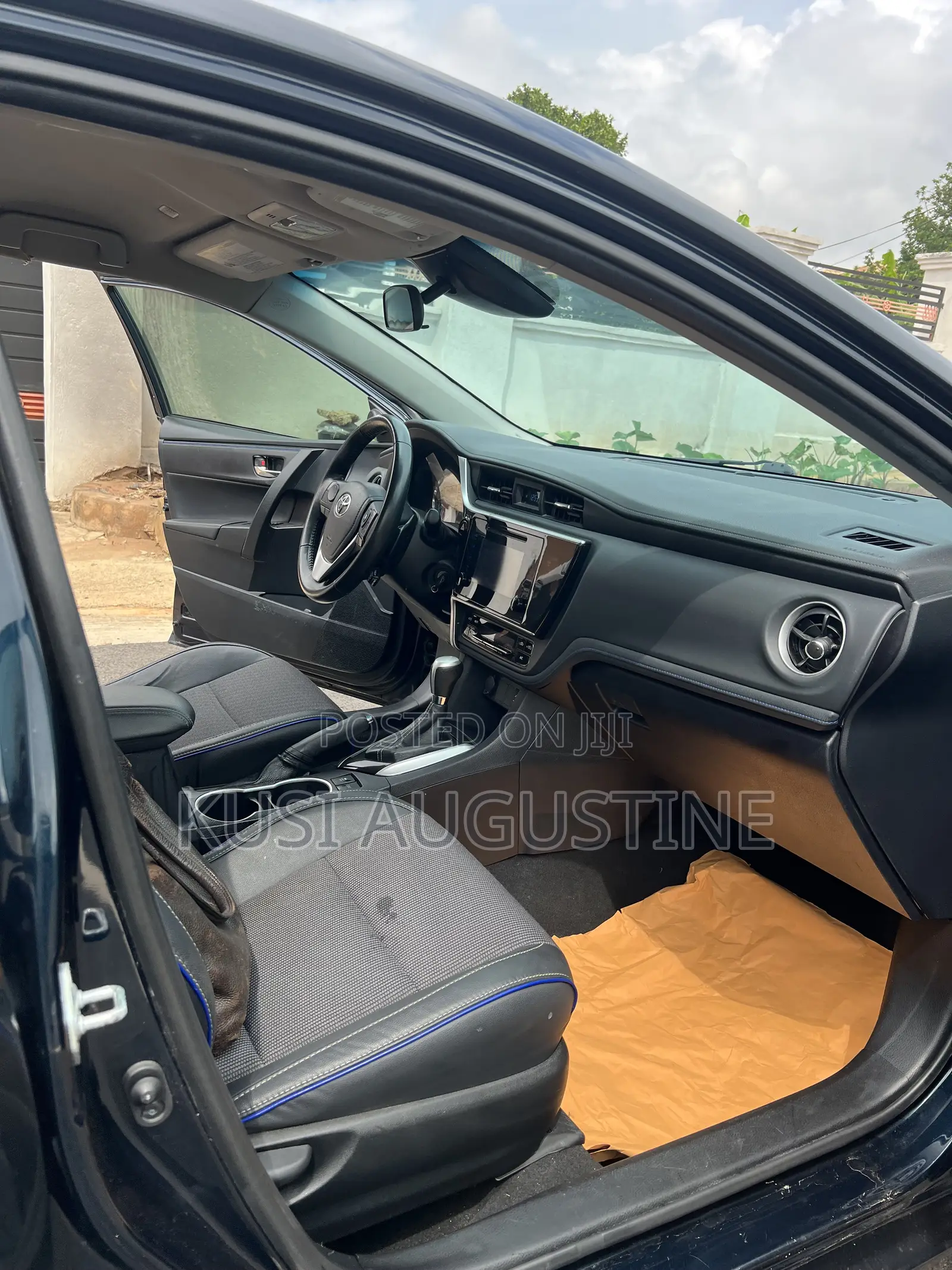 Toyota Corolla SE (1.8L 4cyl 6M) 2019 Black