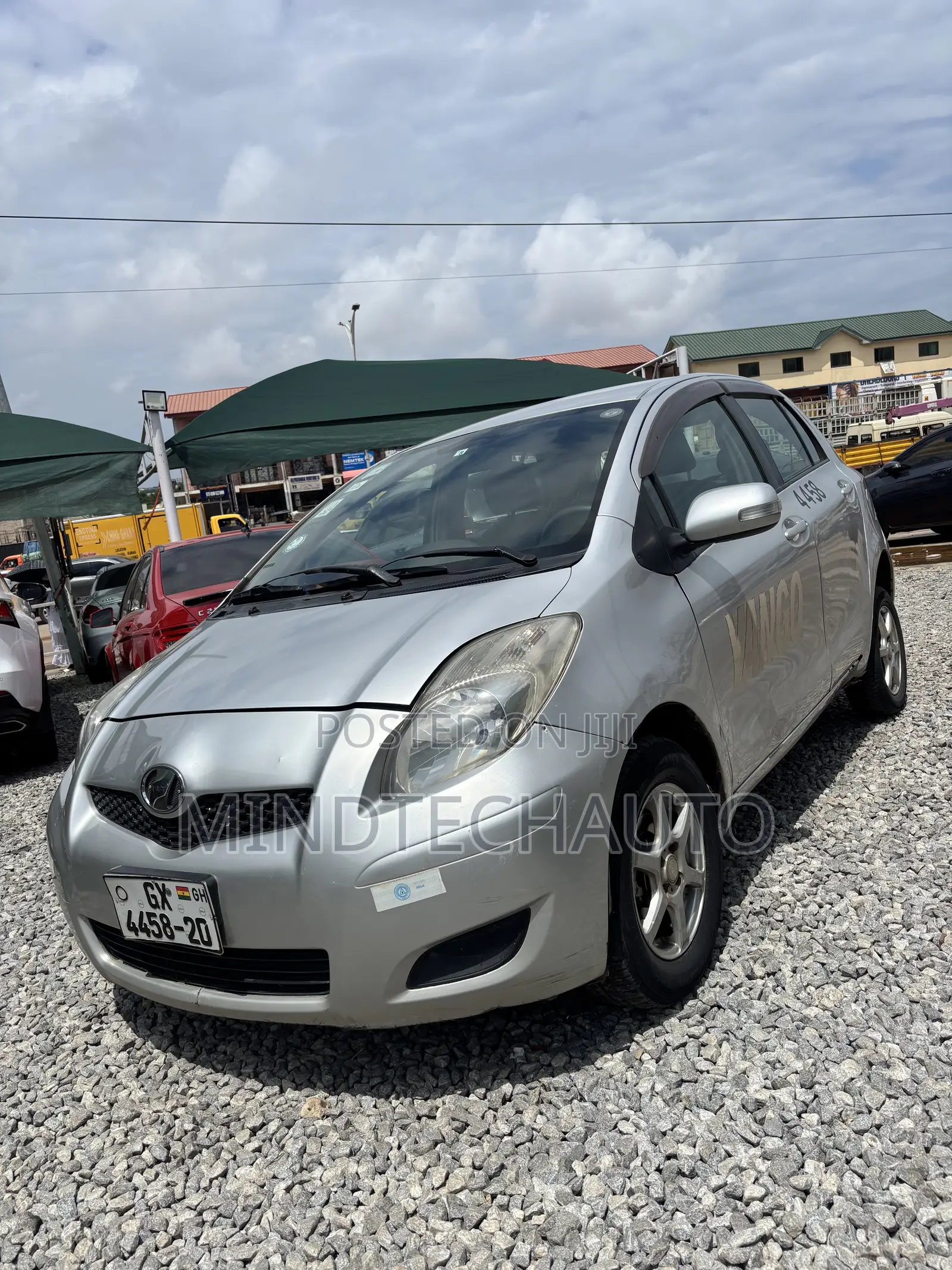 Toyota Vitz 1.3 FWD 5dr 2010 Silver