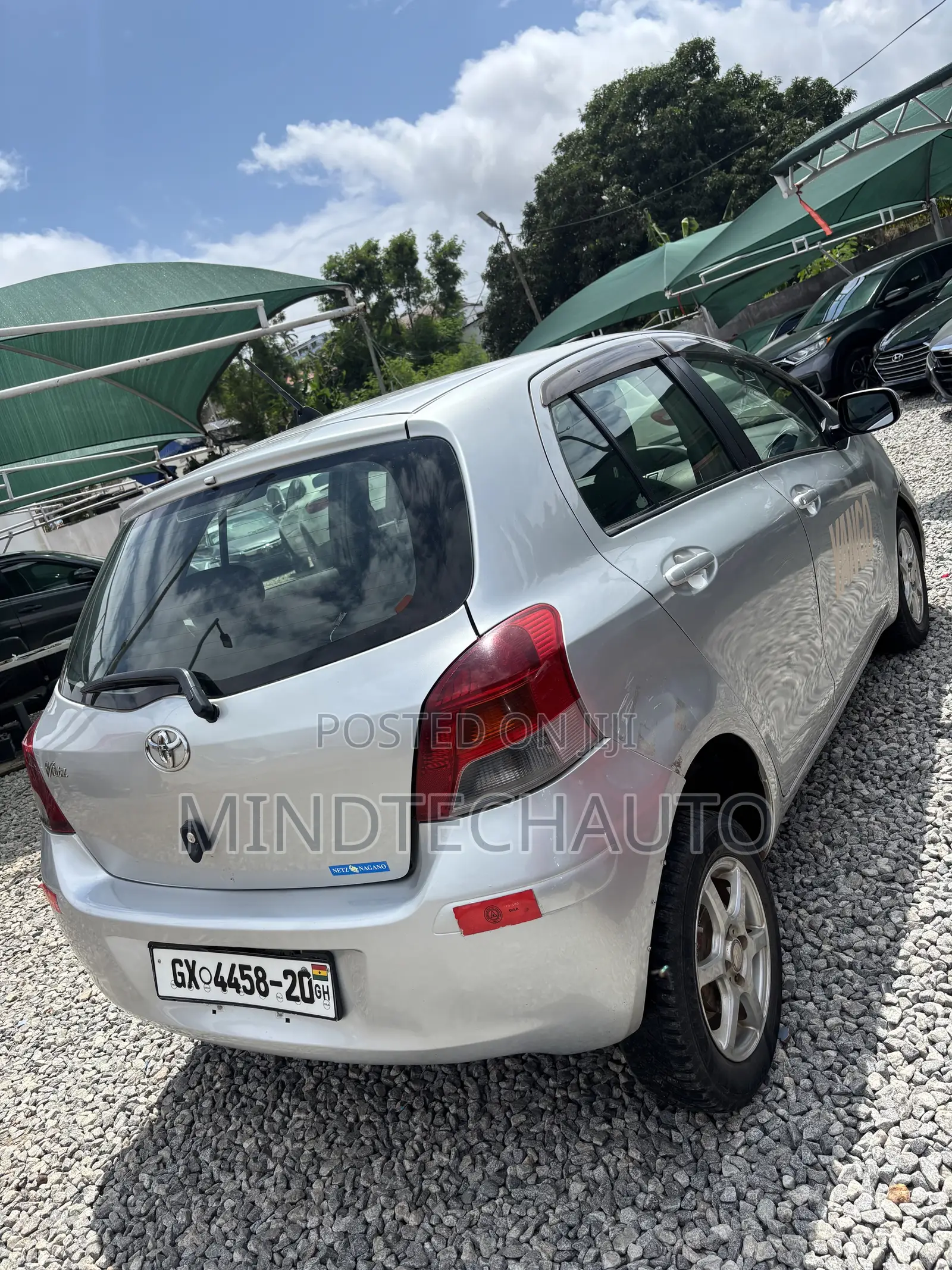 Toyota Vitz 1.3 FWD 5dr 2010 Silver