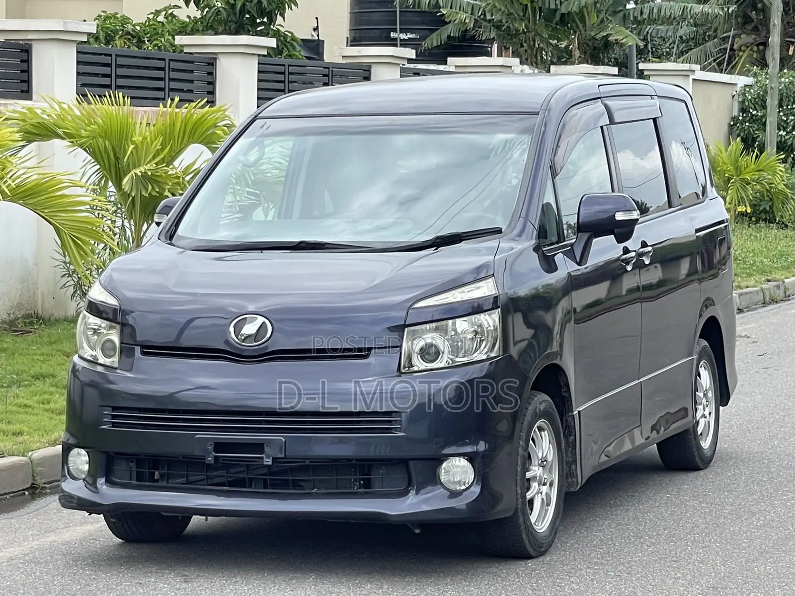 Toyota Voxy 2010