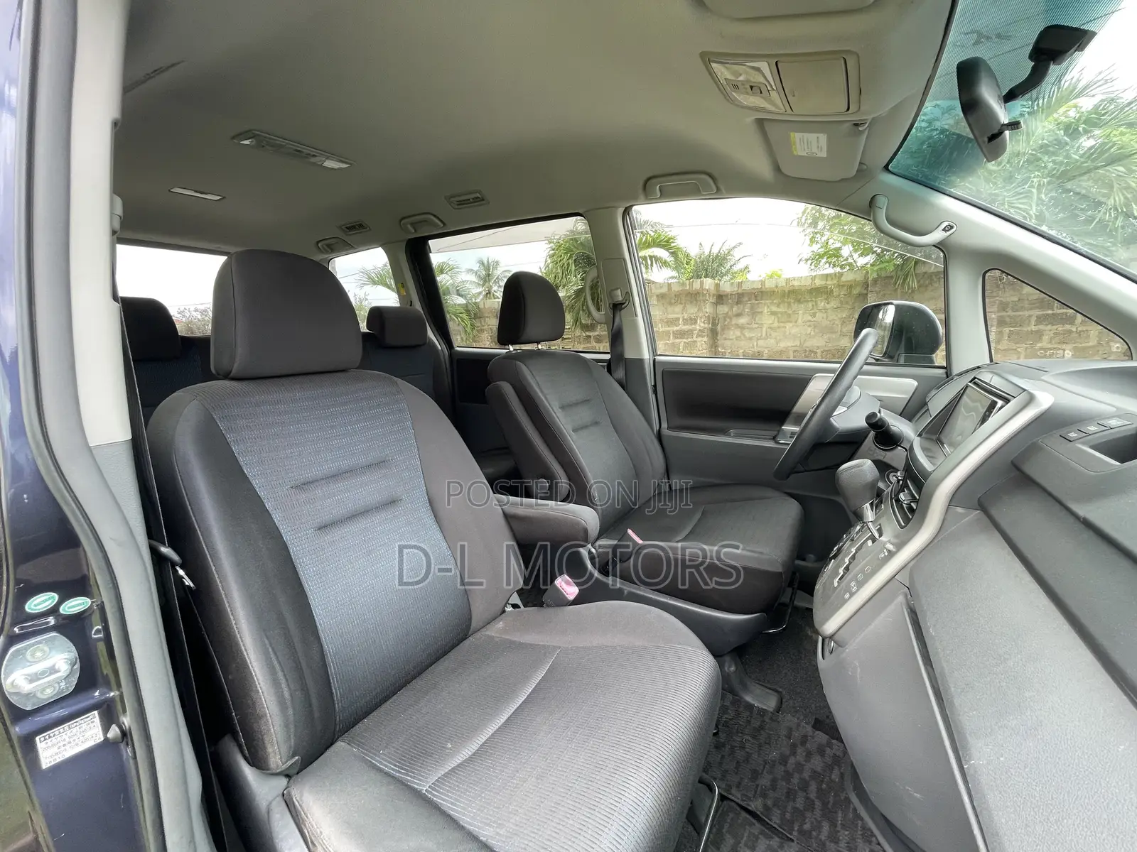 Toyota Voxy 2010