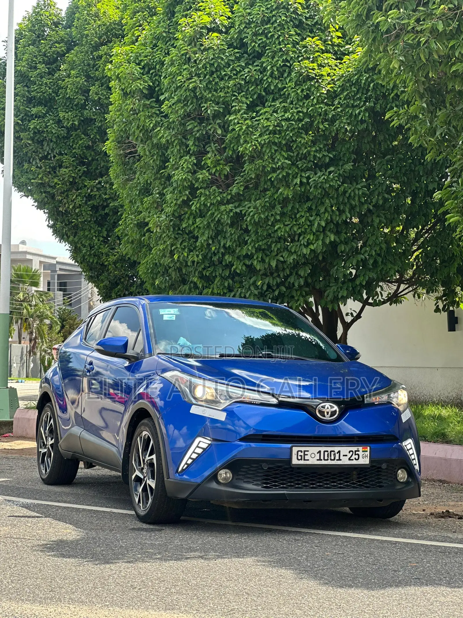 Toyota C-HR 2017 Blue
