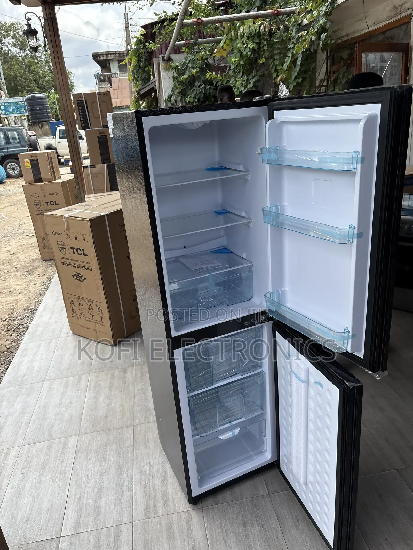 A Black Color Nasd2-24fl Double Door Fridge Bottom Freezer - 196 L
