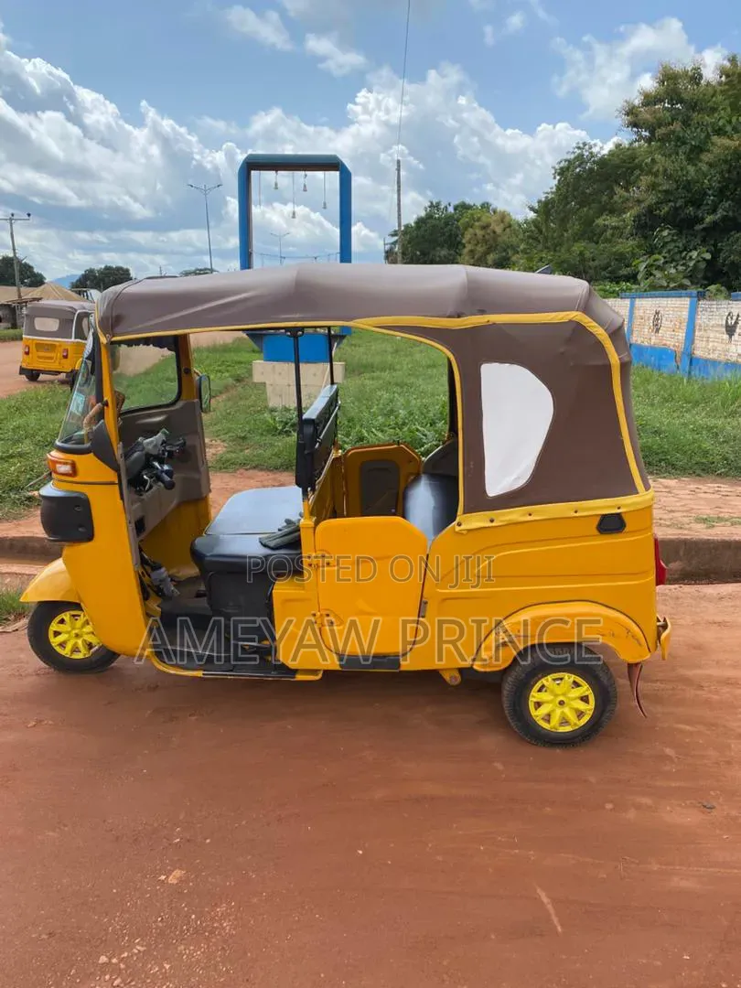 Bajaj RE 2025 Yellow