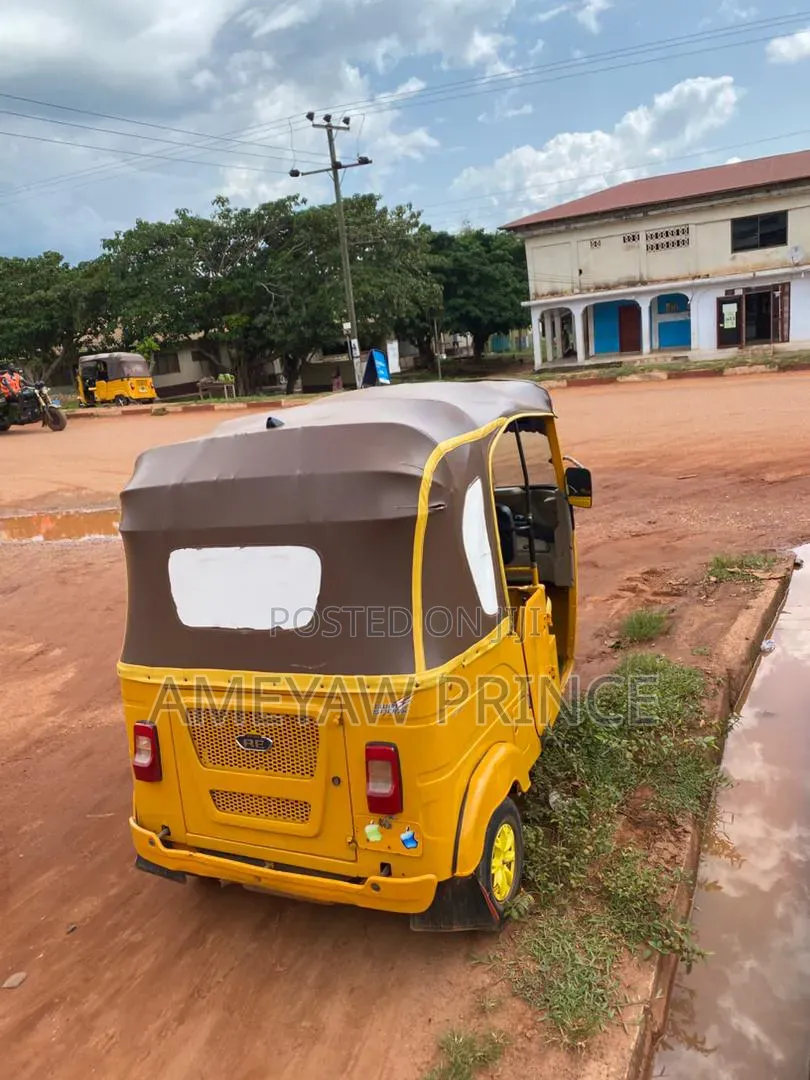 Bajaj RE 2025 Yellow