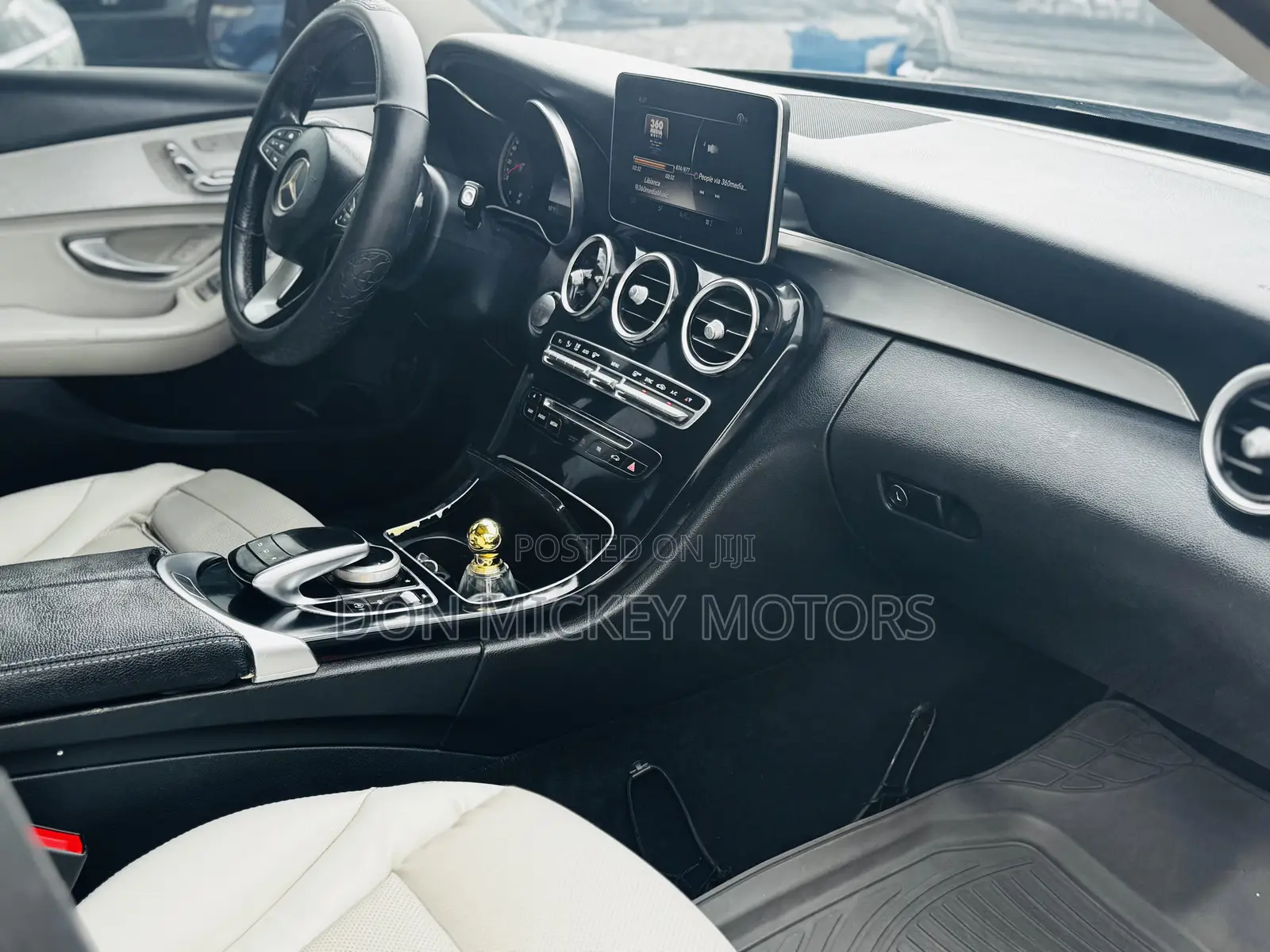 Mercedes-Benz C300 Luxury 4dr AWD 4Matic Sedan (2.0L 4cyl 7A) 2015