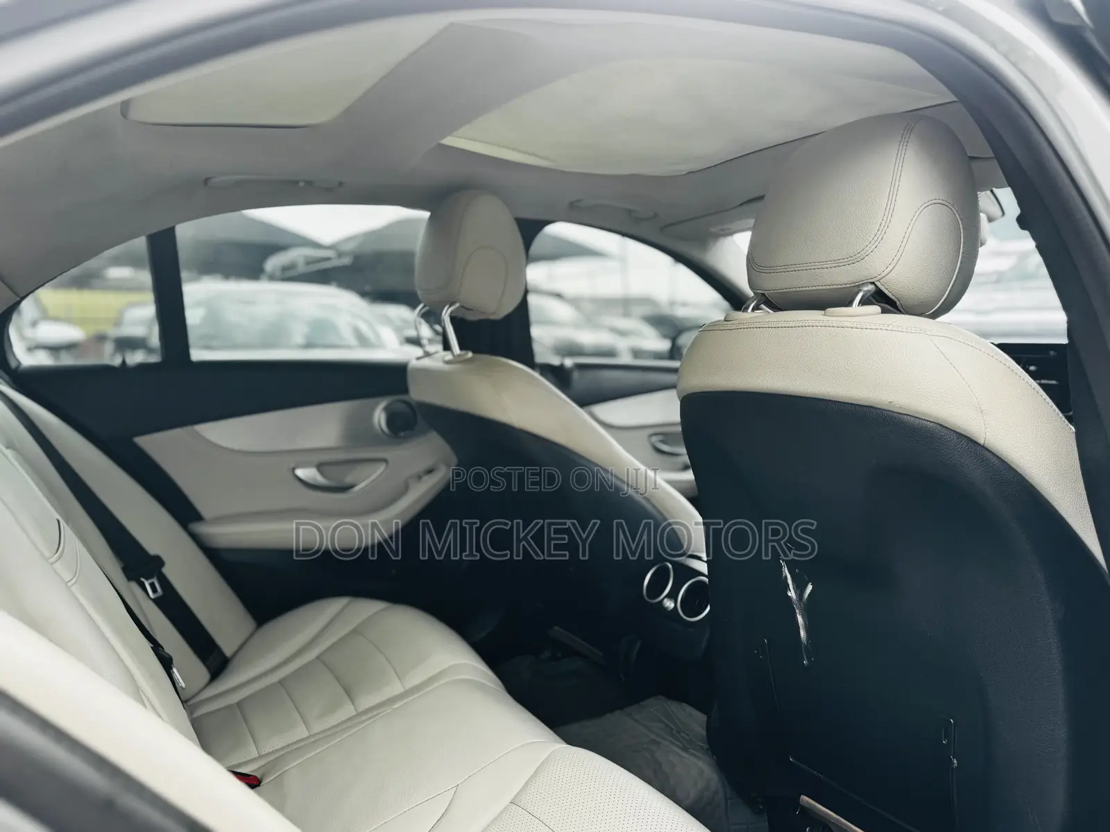 Mercedes-Benz C300 Luxury 4dr AWD 4Matic Sedan (2.0L 4cyl 7A) 2015