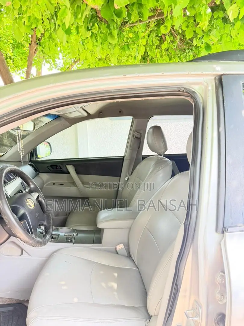 Toyota Highlander 2010 Silver