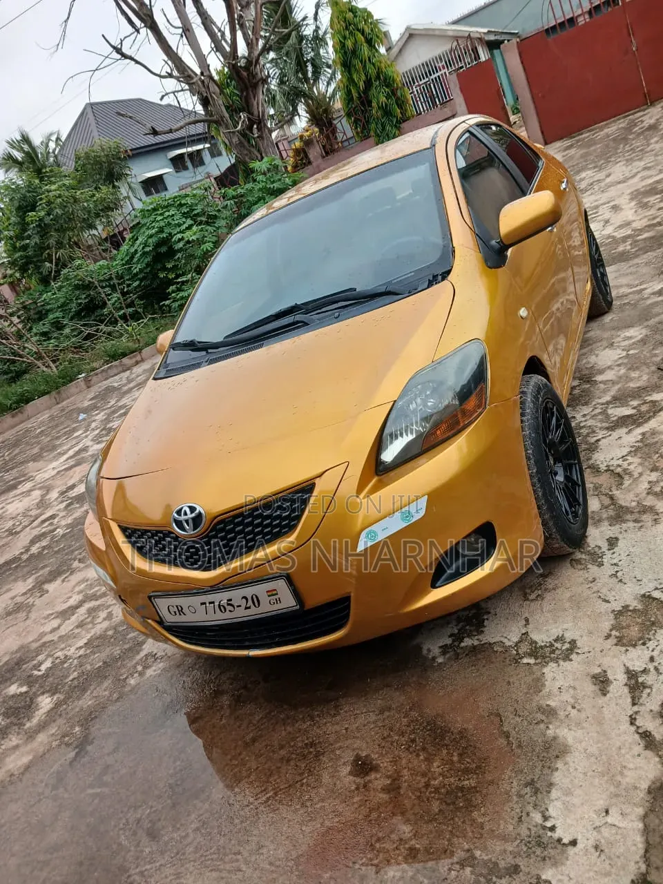 Toyota Yaris Base Sedan 4dr 2010 Gold